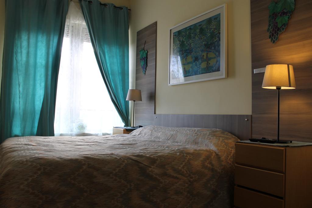 Lupa Bed & Breakfast *